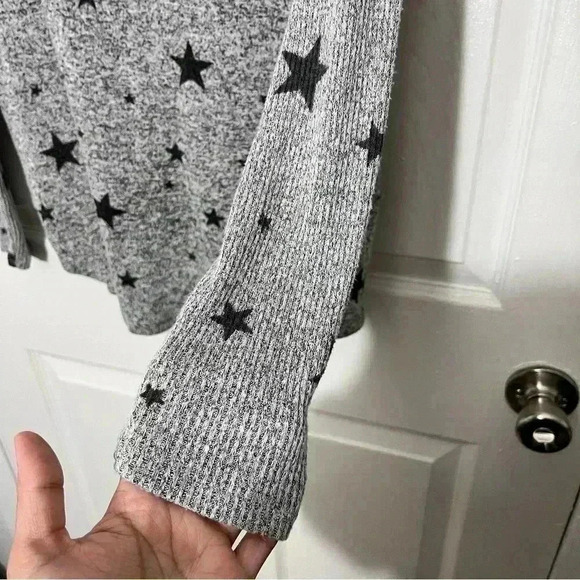 BUFFALO DAVID BITTON Gray and Dark Gray Stars long sleeve Sweater | size medium - Picture 3 of 8